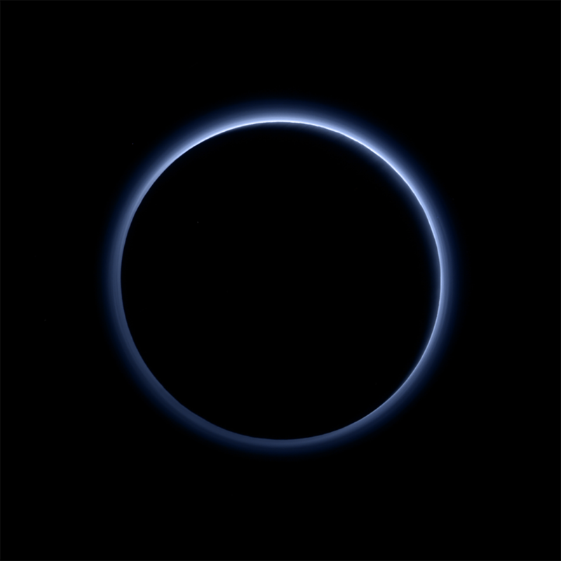 Illustration for article titled You Can See the Color of the Sky in the Newest Pluto Pictures—and It's Blue